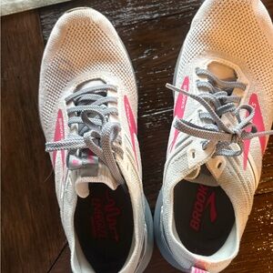 Brooks Women's White and Pink Athletic Running Shoes